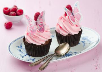 Cupcake al cioccolato con crema di lamponi