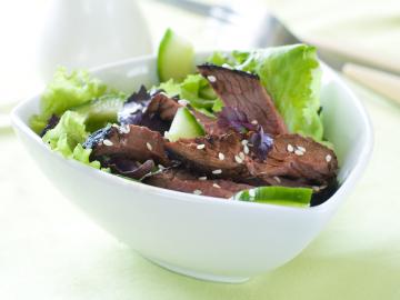 Insalata di carne alla thailandese