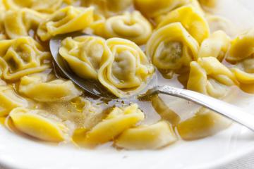 Cappelletti in brodo