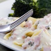 Tortellini panna e prosciutto