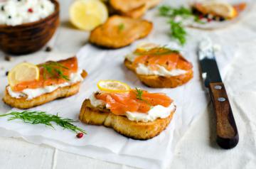 Bruschette al salmone