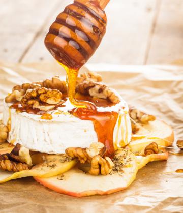 Camembert con noci e miele