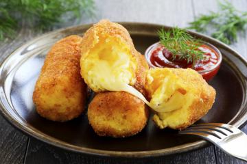 Crocchette di patate con ripieno di mozzarella filante