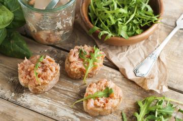 Crostini al paté di salmone