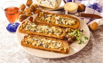 Crostoni gorgonzola e noci
