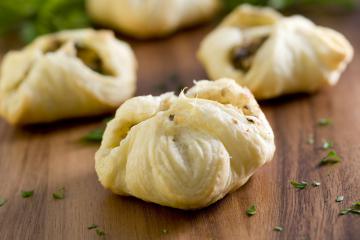 Saccottini di sfoglia ai funghi e maggiorana