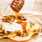 Camembert con noci e miele