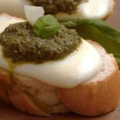 Tartine con pesto di rucola