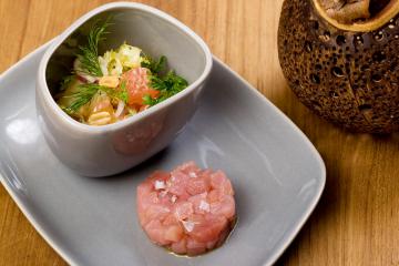 Tartare di tonno con insalata esotica