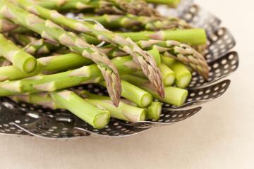 Asparagi al vapore