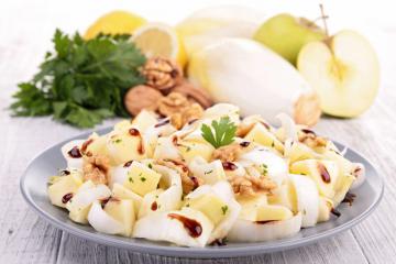 Insalata di indivia, mele e noci