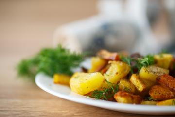 Patate croccanti con peperoncino e aneto