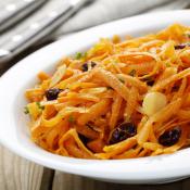 Insalata di carote e uvetta