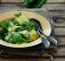 Insalata di patate piselli e aglio orsino