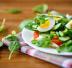 Insalata di valeriana con uova sode e cetrioli