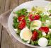 Insalata primaverile con uova di quaglia