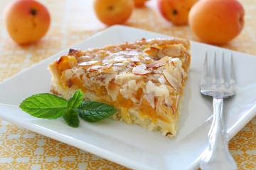 Crostata di pesche e albicocche