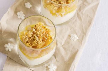 Panna cotta con pere caramellate