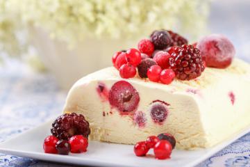 Semifreddo ai frutti di bosco