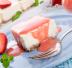 Cheesecake con salsa alle fragole