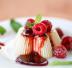 Panna cotta con coulis di lamponi