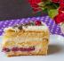 Torta con crema e amarene