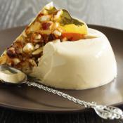 Panna cotta al caffè con croccante alle nocciole