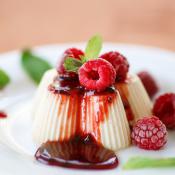 Panna cotta con coulis di lamponi