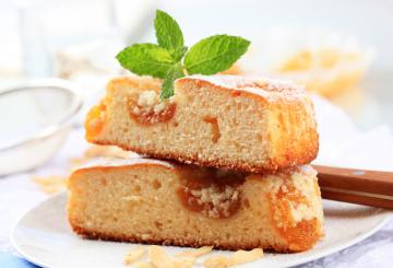 Torta con marmellata di albicocche