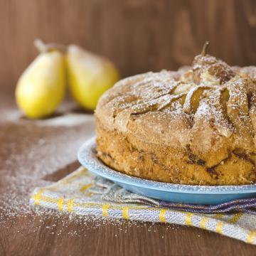 Torta con pere e cannella