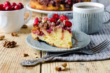 Torta di noci e mirtilli rossi