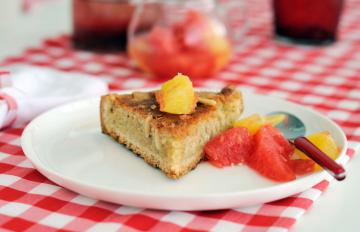 Torta di pinoli con composta di arancia