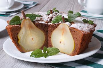 Torta soffice al cacao e pere