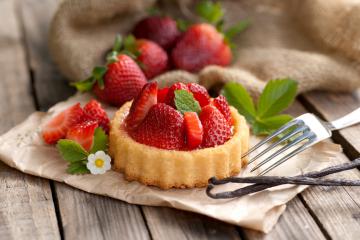 Tortine di pan di Spagna alle fragole