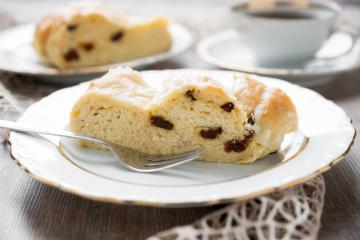 Treccia con mandorle e uvetta