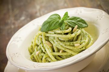 Bucatini al pesto