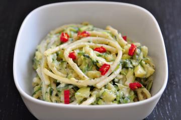 Bucatini con zucchine e noci