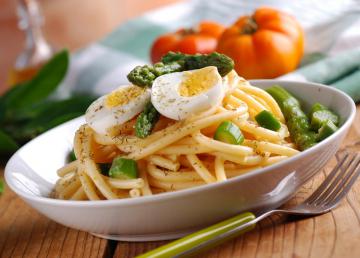 Bucatini uova e asparagi