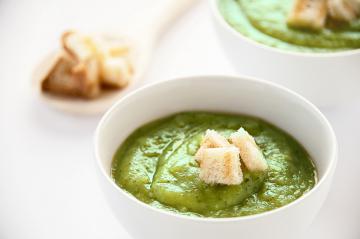 Crema di fagiolini e fave con crostini di pane