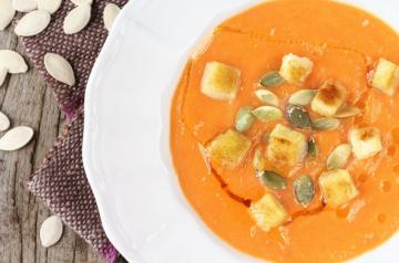 Crema di zucca con crostini alla paprika