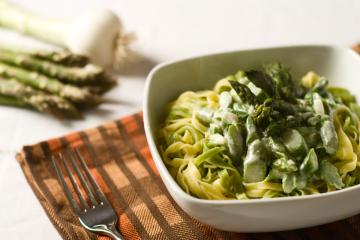 Fettuccine con asparagi