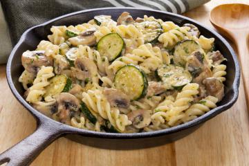 Fusilli con funghi e zucchine