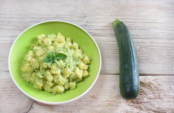 Gnocchi al pesto di zucchine