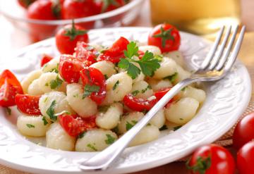 Gnocchi di patate con pomodorini freschi