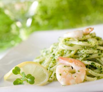 Linguine al pesto e gamberetti