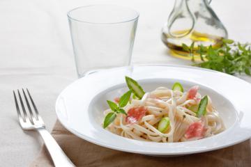 Linguine con asparagi e prosciutto