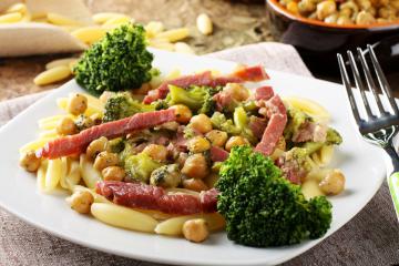 Pasta broccoli e pancetta