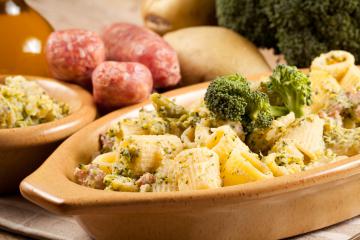 Pasta con broccoli e salsiccia