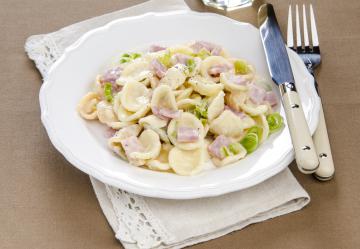 Pasta con porri e pancetta
