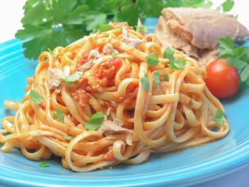 Pasta con tonno e pomodoro
